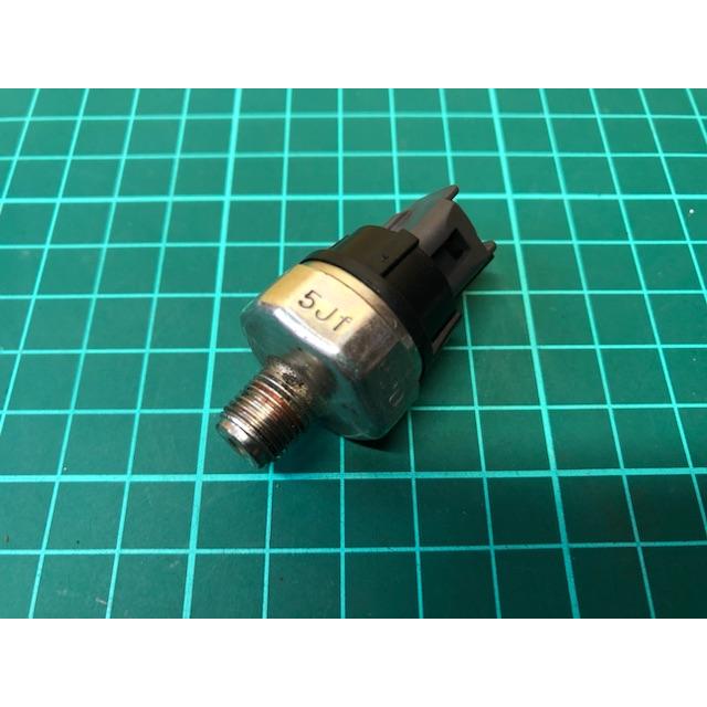 エンジン フロント オイル プレッシャー スイッチ センサー ストリーム