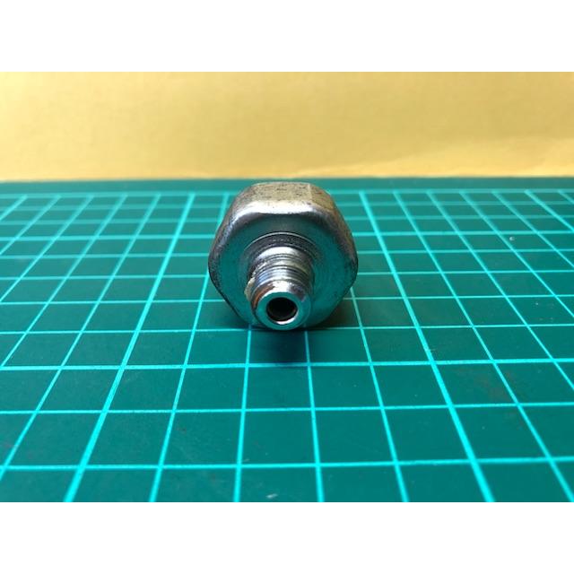 エンジン オイル プレッシャー スイッチ センサー パッソ KGC30 トヨタ