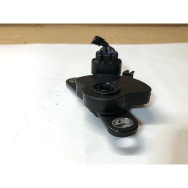 ニュートラルセンター　1枚　100円 インヒビター ニュートラル スイッチ パッソ KGC30 トヨタ 1KR-FE AT