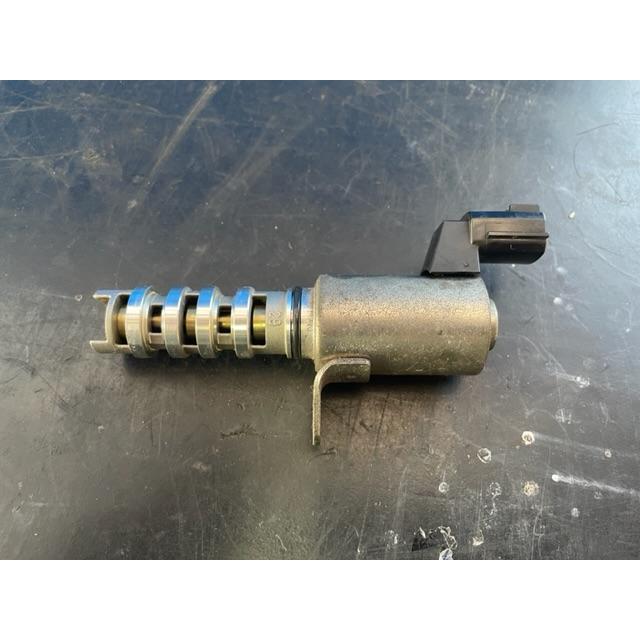 オイル コントロール VVT 可変 ソレノイド バルブ ランサー カーゴ