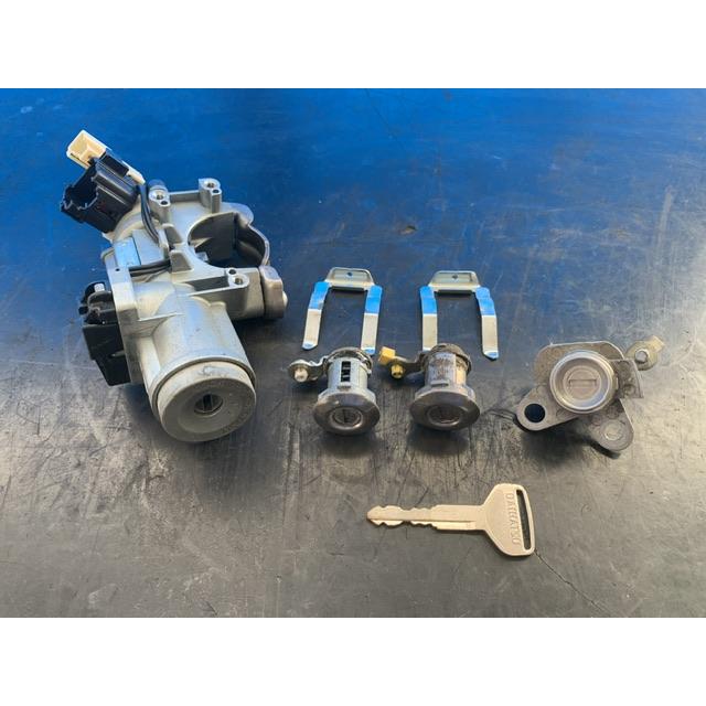 キーシリンダー セット ハイゼット カーゴ S321V ダイハツ 69005-B5020