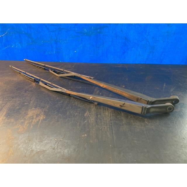 フロント ワイパー アーム 左右 AZワゴン MJ21S マツダ 1A13-67-321