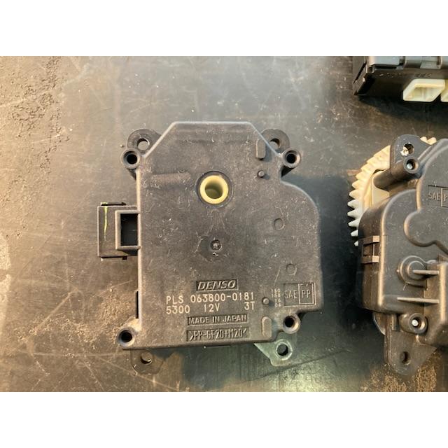 エアコン サーボ モーター 3個 コンピューター セット ヴィッツ