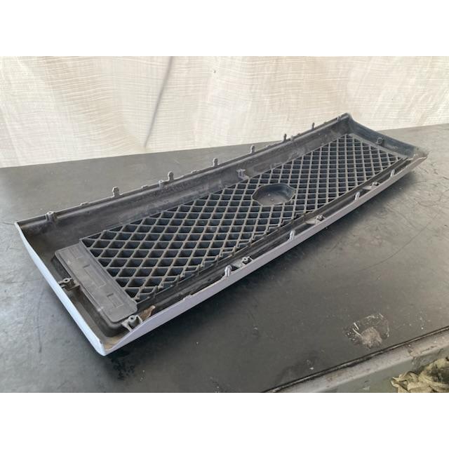 フロント ラジエーター グリル アルト ラパン HE21S スズキ 71741
