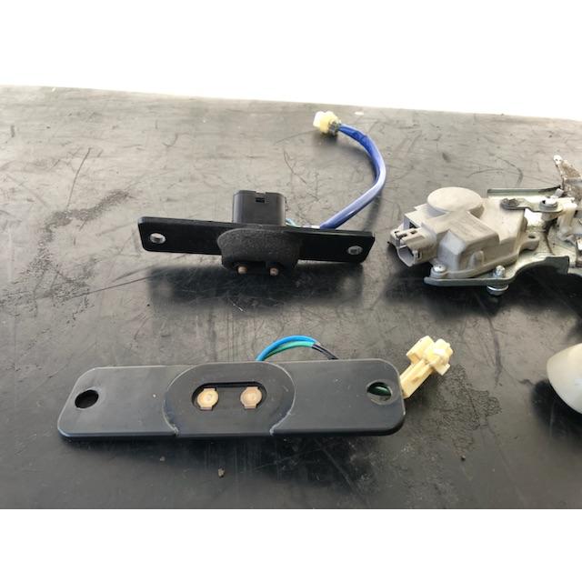 ドア ロック アクチュエーター リア 左 後 エブリィ DA64V スズキ