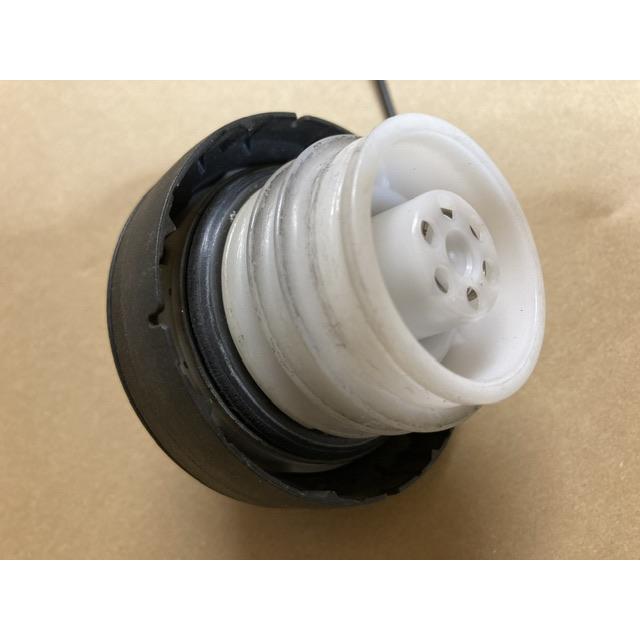 燃料 キャップ コード 付き スイフト スポーツ ZC32S スズキ