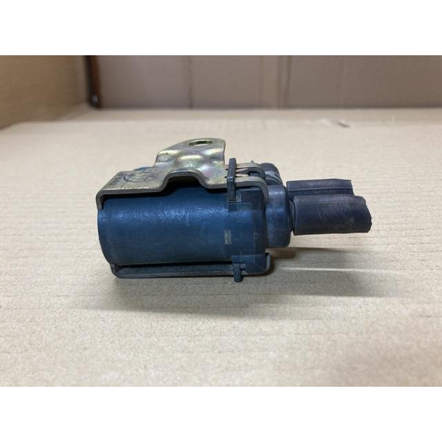 バキューム スイッチング バルブ AZワゴン CY21S マツダ 18117