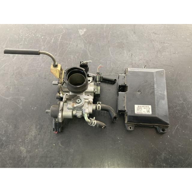 スズキMRワゴンMF22S のエンジンコントロールユニット。 スロットル ボディ エンジン コンピューター MRワゴン MF22S スズキ