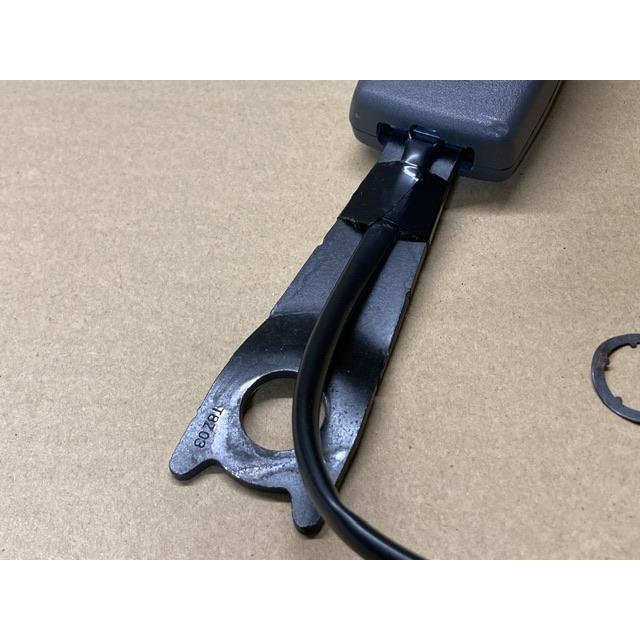 シートベルト キャッチ フロント 右 ミラ L275V ダイハツ 73230-B2210 