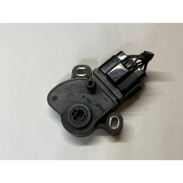 インヒビター ニュートラル スイッチ セルボ HG21S スズキ CVT 31910