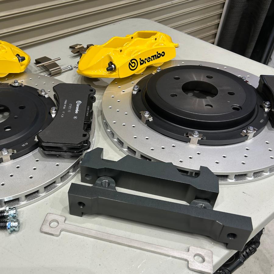 V37 専用 Brembo 6POT/4POT モノブロック イエローキャリパーキット