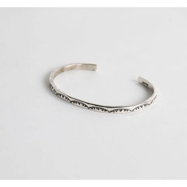 indian jewelry インディアンジュエリー ナバホ シルバー925A バングル スタンプワークの画像