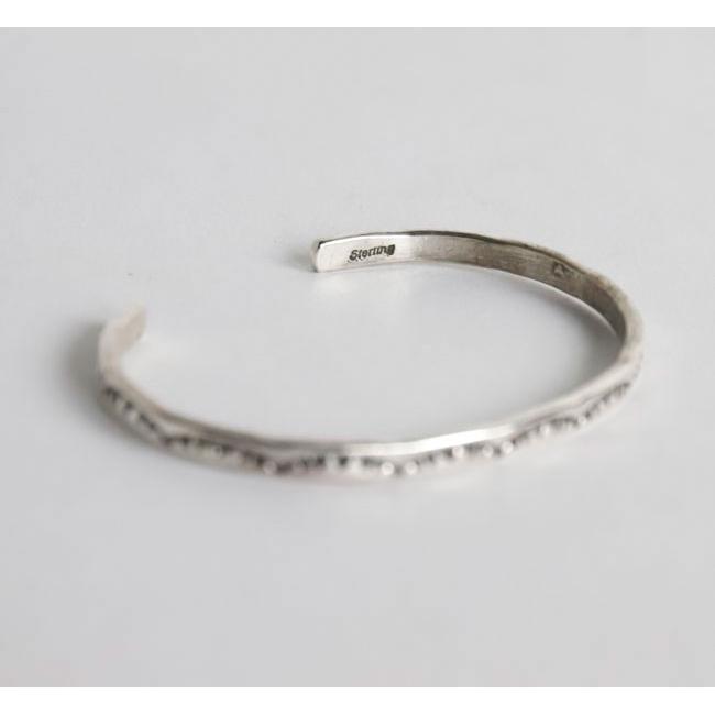 indian jewelry インディアンジュエリー ナバホ シルバー925A バングル スタンプワークの画像