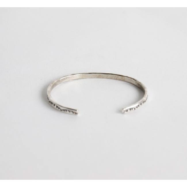 indian jewelry インディアンジュエリー ナバホ シルバー925A バングル スタンプワークの画像