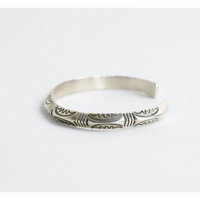 indian jewelry インディアンジュエリー Geneva Ramone ジェネバラモーン ナバホ シルバー925 トライアングルスタンプ バングル |  | 10