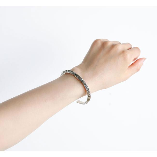 indian jewelry インディアンジュエリー Geneva Ramone ジェネバラモーン ナバホ シルバー925 トライアングルスタンプ バングル |  | 01