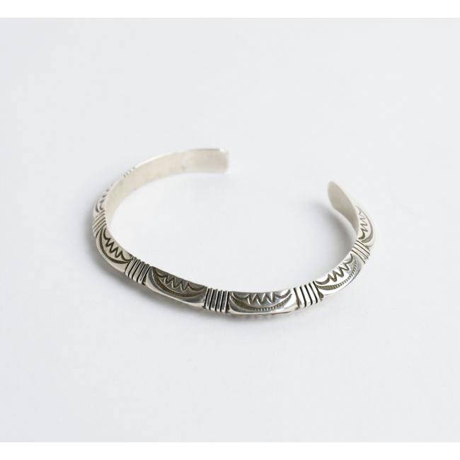 indian jewelry インディアンジュエリー Geneva Ramone ジェネバラモーン ナバホ シルバー925 トライアングルスタンプ バングル |  | 03