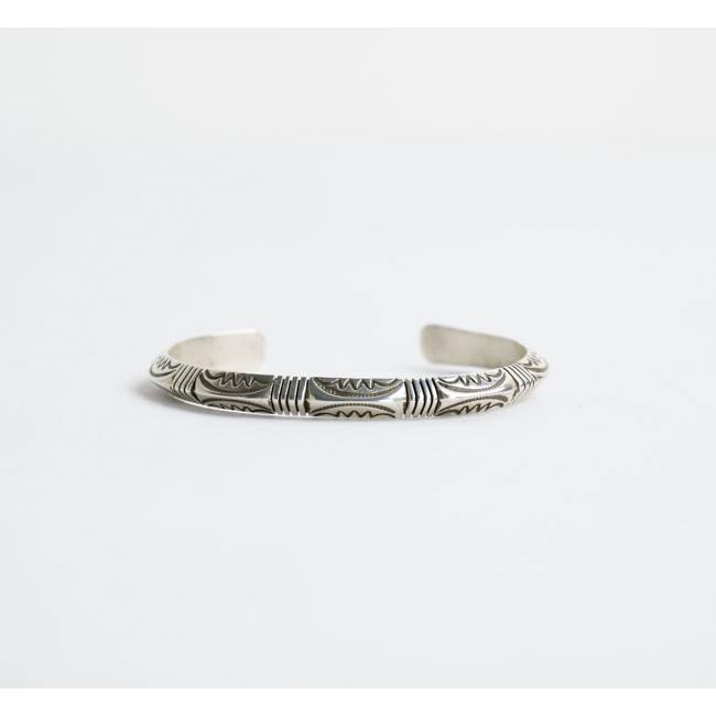 indian jewelry インディアンジュエリー Geneva Ramone ジェネバラモーン ナバホ シルバー925 トライアングルスタンプ バングル |  | 05