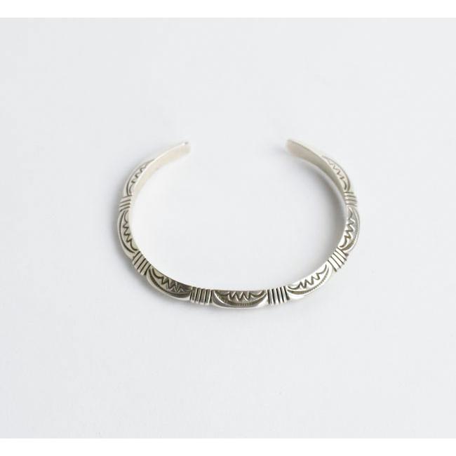 indian jewelry インディアンジュエリー Geneva Ramone ジェネバラモーン ナバホ シルバー925 トライアングルスタンプ バングル |  | 06