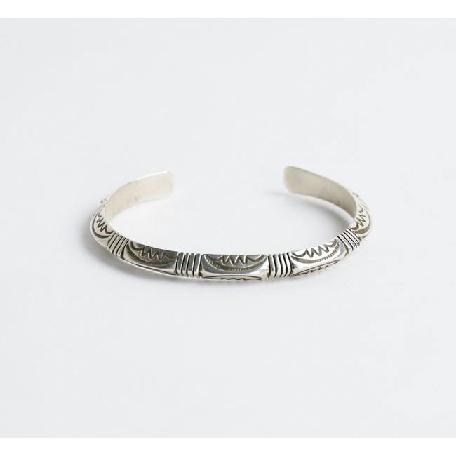 indian jewelry インディアンジュエリー Geneva Ramone ジェネバラモーン ナバホ シルバー925 トライアングルスタンプ バングル |  | 07
