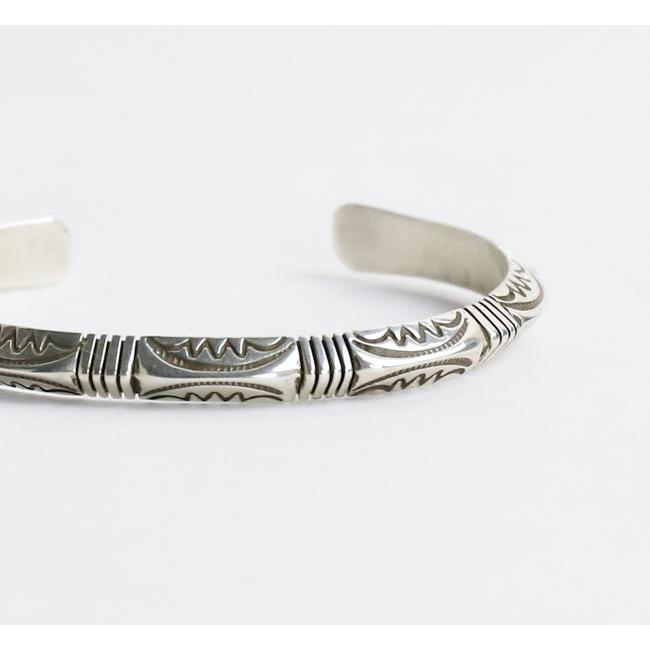 indian jewelry インディアンジュエリー Geneva Ramone ジェネバラモーン ナバホ シルバー925 トライアングルスタンプ バングル |  | 08