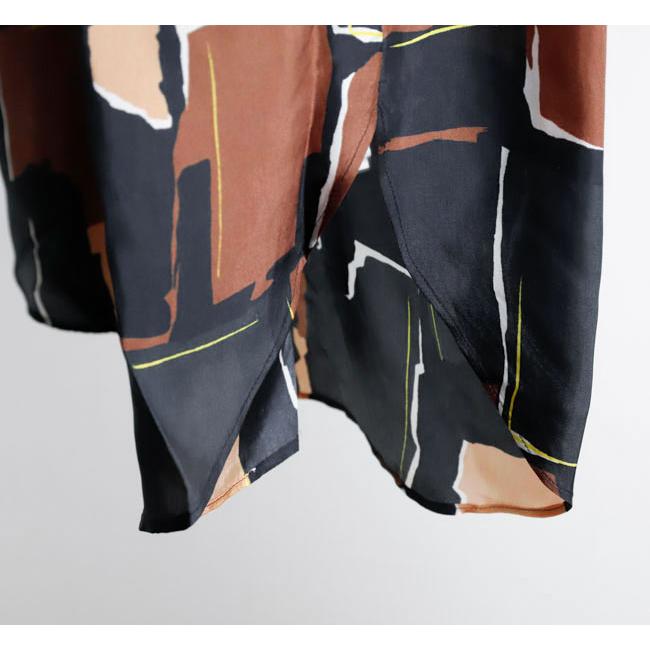 SACRA サクラ 126517071 ジオメトリック ペインティング トップ GEOMETRIC PAINTING TOP |  | 10