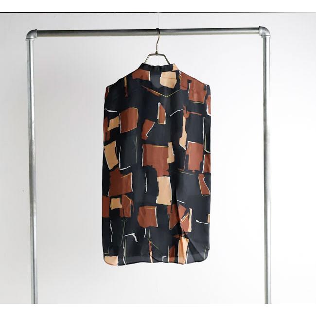 SACRA サクラ 126517071 ジオメトリック ペインティング トップ GEOMETRIC PAINTING TOP |  | 11