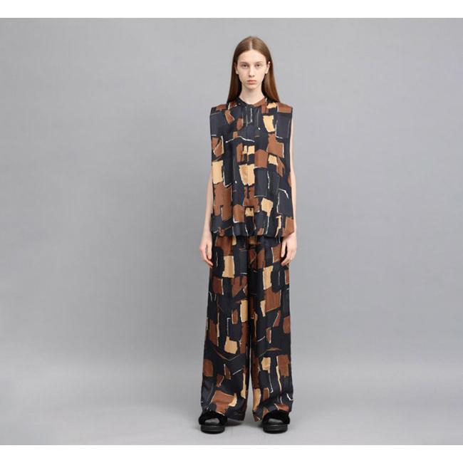 SACRA サクラ 126517071 ジオメトリック ペインティング トップ GEOMETRIC PAINTING TOP |  | 02