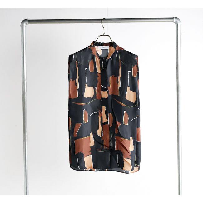 SACRA サクラ 126517071 ジオメトリック ペインティング トップ GEOMETRIC PAINTING TOP |  | 04