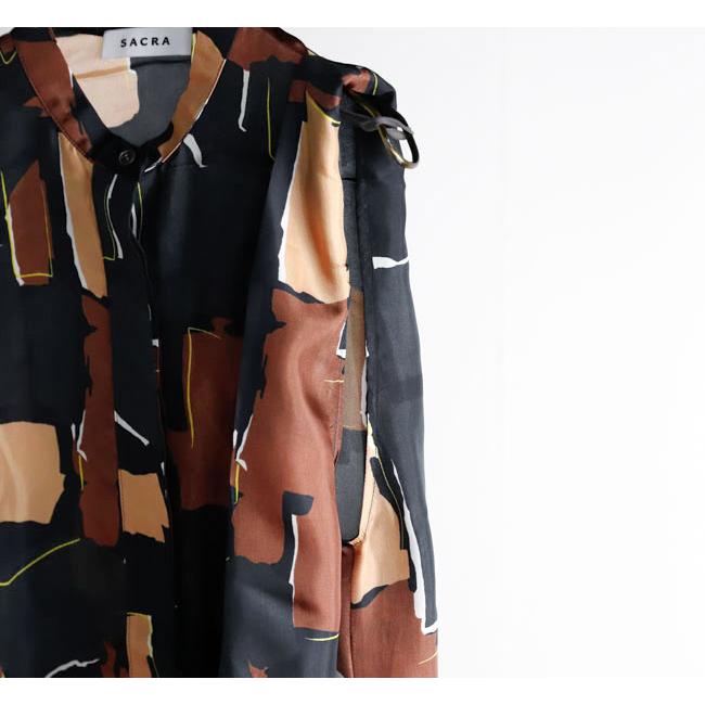 SACRA サクラ 126517071 ジオメトリック ペインティング トップ GEOMETRIC PAINTING TOP |  | 09