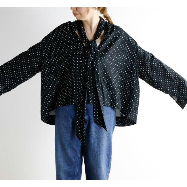 Veritecoeur ヴェリテクール VC-2748 ドットタイカラーブラウス |  | 03