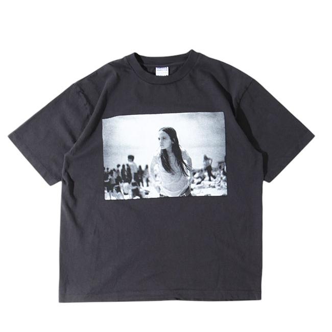 WALLA WALLA SPORT ワラワラスポーツ 040102 PRINTABLE TUBE TEE / JOSEPH SZABO “PRISCILLA” Tシャツ |  | 01