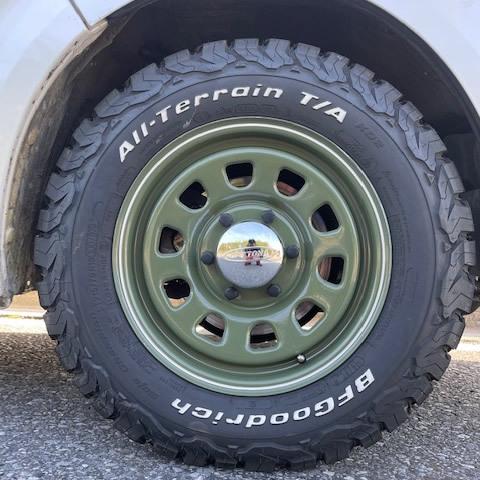 デイトナ アーミー グリーン 16インチ センターキャップ付き 6.5J+38