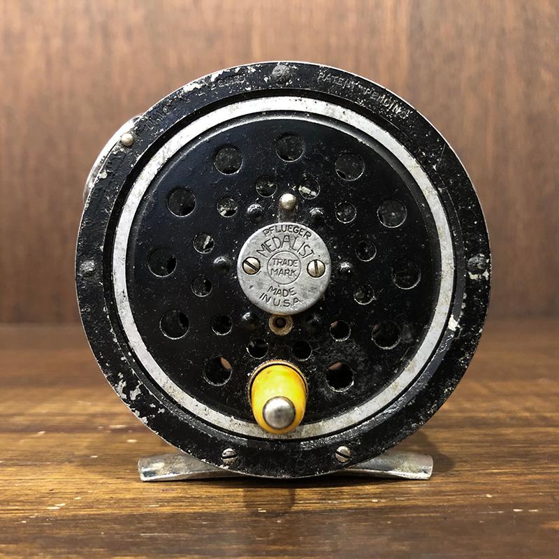 PFLUEGER Pflueger Early Medalist 1494 Round Line Guard PFLUEGER Pflueger Early Medalist 1494 Round Line Guard