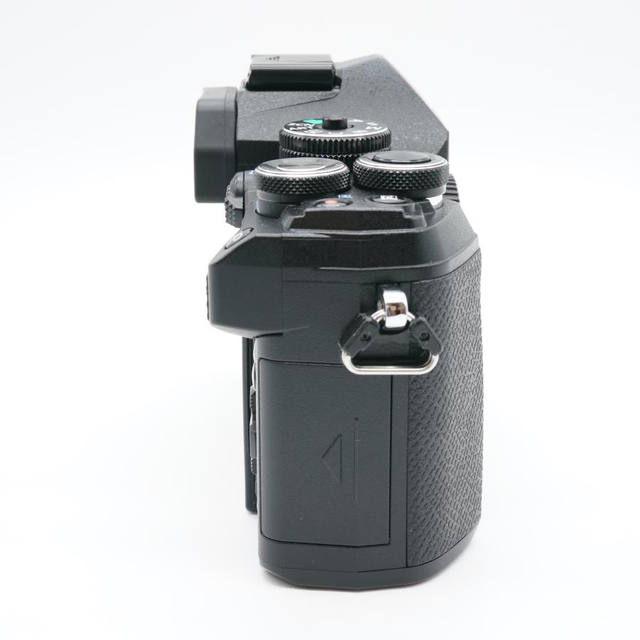 ほぼ新品 オリンパス OLYMPUS OM SYSTEM OM-5 ボディ S数3680回、あると嬉しい元箱（レンズキット）・バッテリー2個、純正ストラップ付！_5