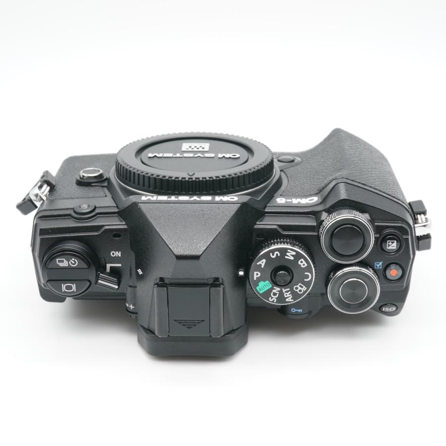 ほぼ新品 オリンパス OLYMPUS OM SYSTEM OM-5 ボディ S数3680回、あると嬉しい元箱（レンズキット）・バッテリー2個、純正ストラップ付！_3
