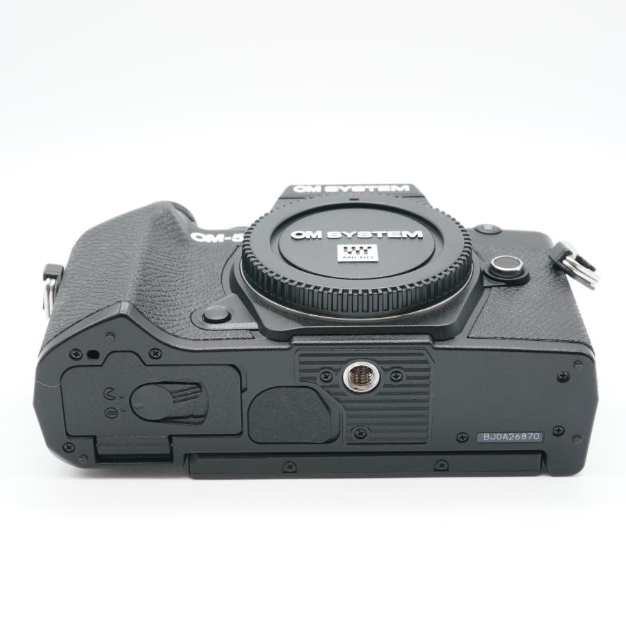 ほぼ新品 オリンパス OLYMPUS OM SYSTEM OM-5 ボディ S数3680回、あると嬉しい元箱（レンズキット）・バッテリー2個、純正ストラップ付！_4