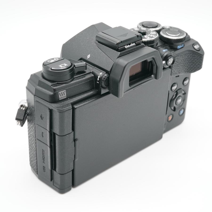 ほぼ新品 オリンパス OLYMPUS OM SYSTEM OM-5 ボディ S数3680回、あると嬉しい元箱（レンズキット）・バッテリー2個、純正ストラップ付！_8