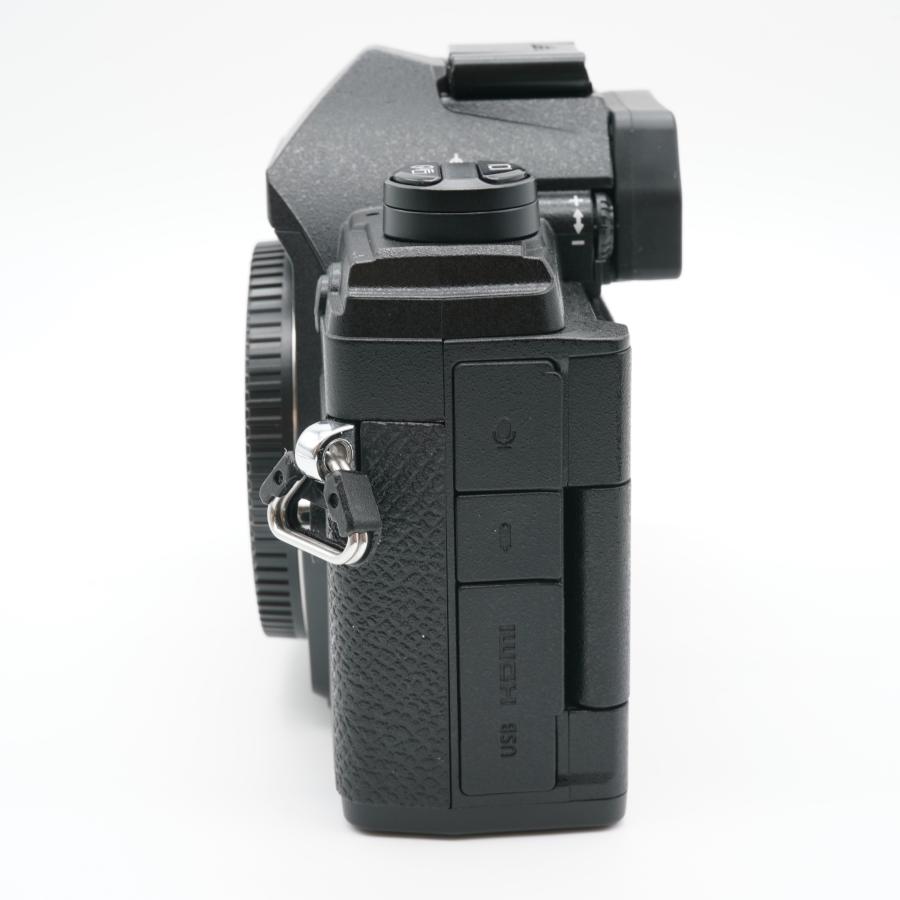 ほぼ新品 オリンパス OLYMPUS OM SYSTEM OM-5 ボディ S数3680回、あると嬉しい元箱（レンズキット）・バッテリー2個、純正ストラップ付！_6