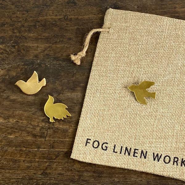 fog linen work (フォグリネンワーク）ブラス バードブローチ　真鍮 鳥 おしゃれ かわいい 可愛い アンティーク風｜oliveavenue