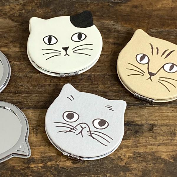 松尾ミユキ コンパクトミラー　拡大鏡 プレゼント 手鏡 おしゃれ 小さい 猫グッズ 柄 雑貨 女子 ねこ かわいい 可愛い 携帯用 ハチワレ キジトラ ギフト（Yahoo!・オリーブアベニュー）
