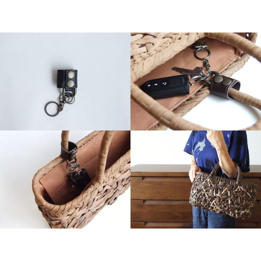 鍵をなくしやすい人の為のかごバッグに取り付ける本革キーホルダー