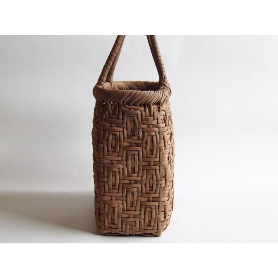 純国産 山形県大井沢 山葡萄かごバッグ 亀甲編み 中 定番型 Yamabudoubag131 おまめ 通販 Yahoo ショッピング