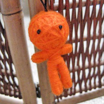 厄除け・厄払いのお守り）オレンジ ハッピードール ブドゥー人形