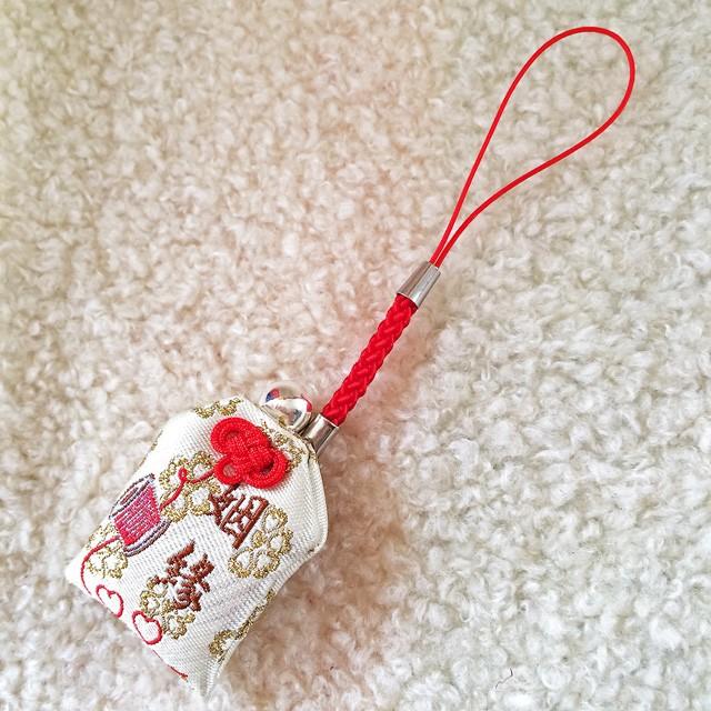 龍山寺 台湾最強の縁結びの神様 月下老人のお守り クリーム Taw 031 お守り屋さんyahoo ショッピング店 通販 Yahoo ショッピング