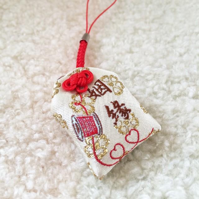 龍山寺 台湾最強の縁結びの神様 月下老人のお守り クリーム Taw 031 お守り屋さんyahoo ショッピング店 通販 Yahoo ショッピング