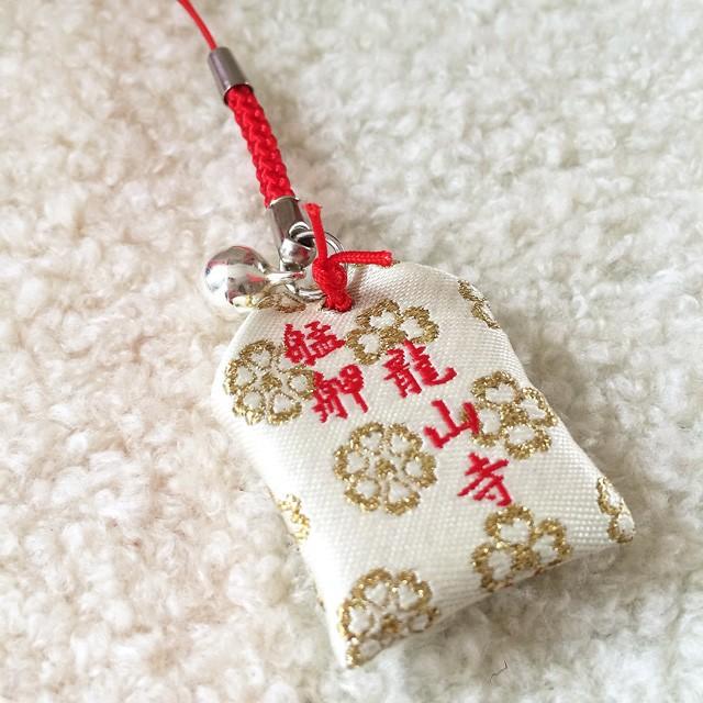 龍山寺 台湾最強の縁結びの神様 月下老人のお守り クリーム Taw 031 お守り屋さんyahoo ショッピング店 通販 Yahoo ショッピング