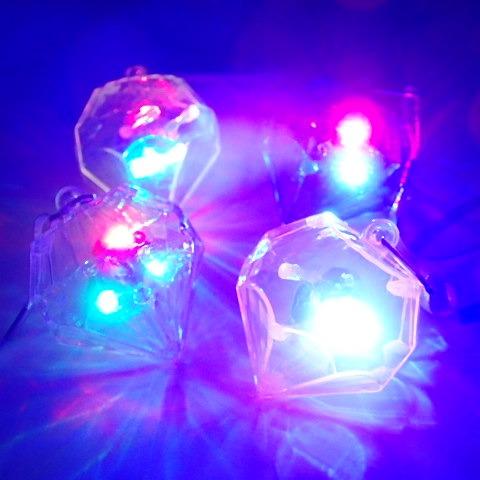 光るおもちゃ 光る宝石ペンダント 24個セット 光るおもちゃ 縁日 お祭り 夏祭り おもちゃ 景品 : お祭りバンク - 通販 - Yahoo ...