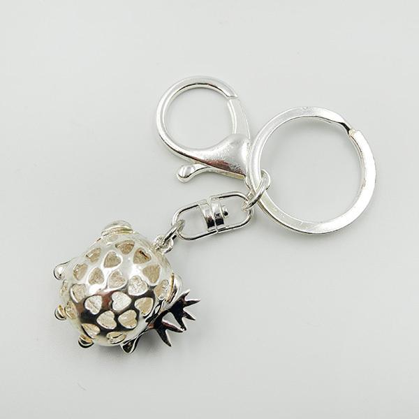 もも　PRADA パンダ型キーホルダー ストーン付き もも PRADA パンダ型キーホルダー ストーン付き もも PRADA パンダ型