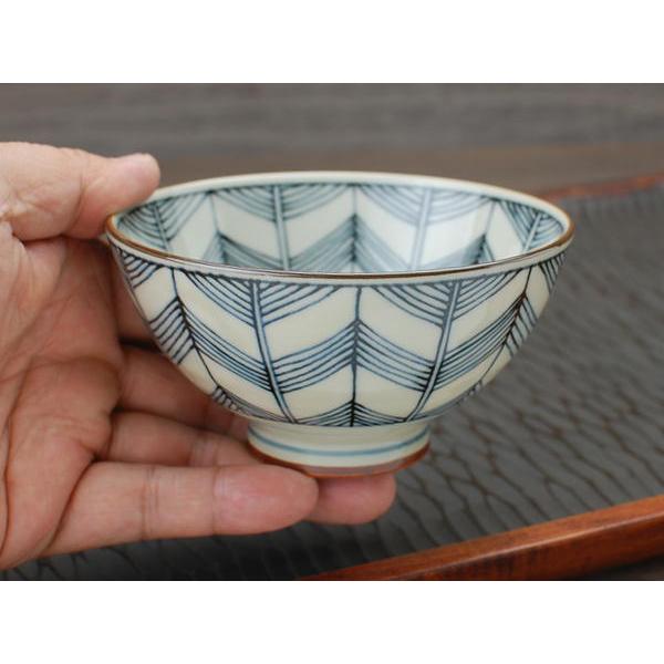 古染矢羽 深丸茶碗 / 食器 ご飯茶碗 飯碗 中平 染付 矢羽柄 美濃焼